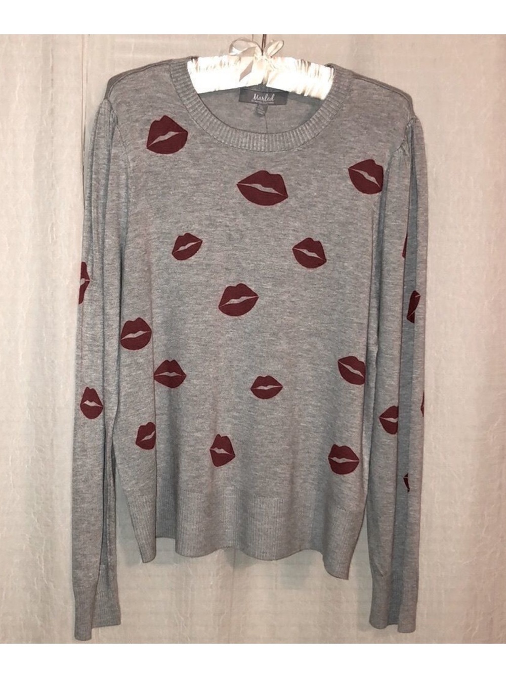 Marled XL Gray with Red Kisses Valentines Sweetheart Crewneck Sweater
